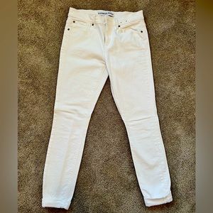 Express women’s white denim jeans, size 4. No tags but never worn.
